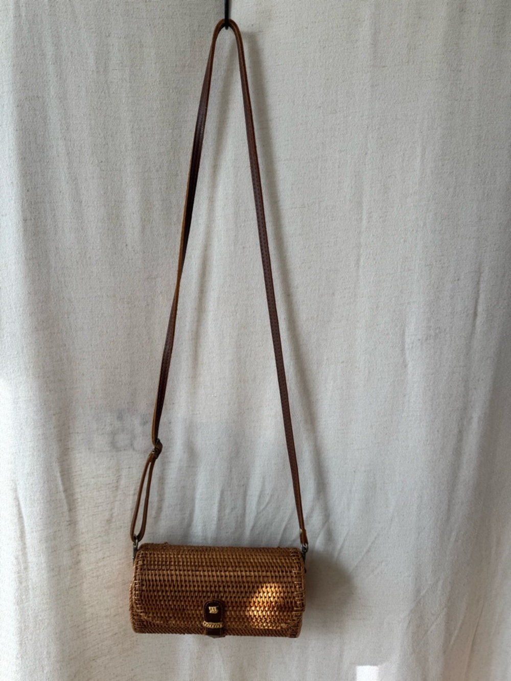 Wicker Rattan Barrel Crossbody Leather Strap Magnetic - Picture 3 of 6